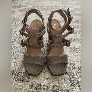 New Prezioso metallic block-heel sandals with multiple buckle straps Size 7